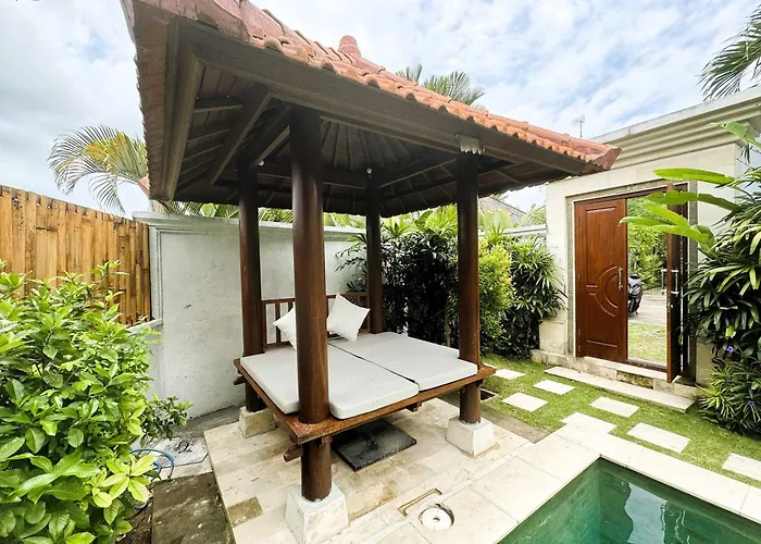 Large 4 Bedroom With Pool On Batu Bolong Holiday home